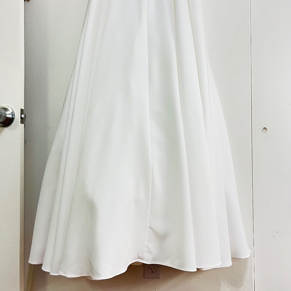 Mac Duggal Ieena 48855 V-Neck Classic A-Line Ballgown - Picture 8 of 12